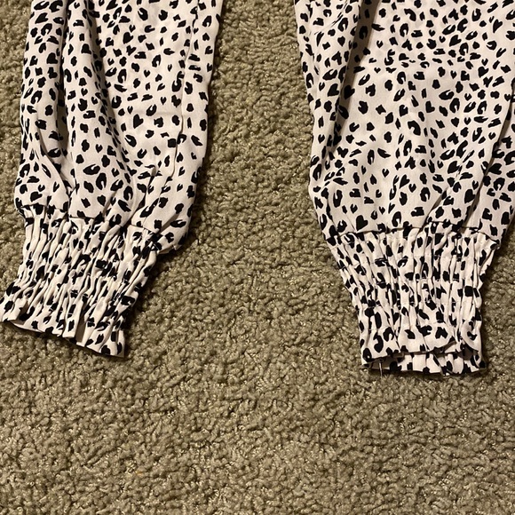 Leopard print joggers with pockets. - Picture 4 of 6